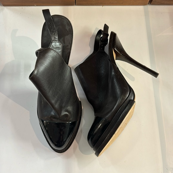 Wang Heel - Picture 1 of 4